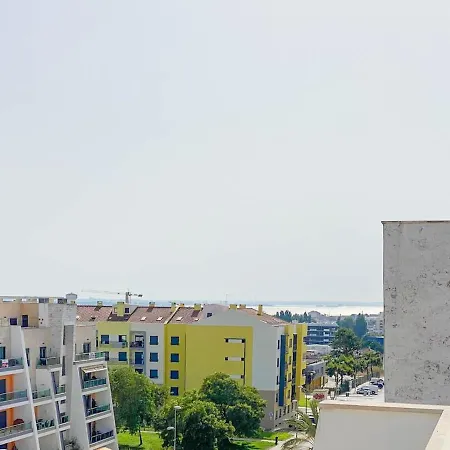 Апартаменты 2 Bedroom With Terrace And View Over Tejo River Монтижу