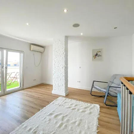 2 Bedroom With Terrace And View Over Tejo River